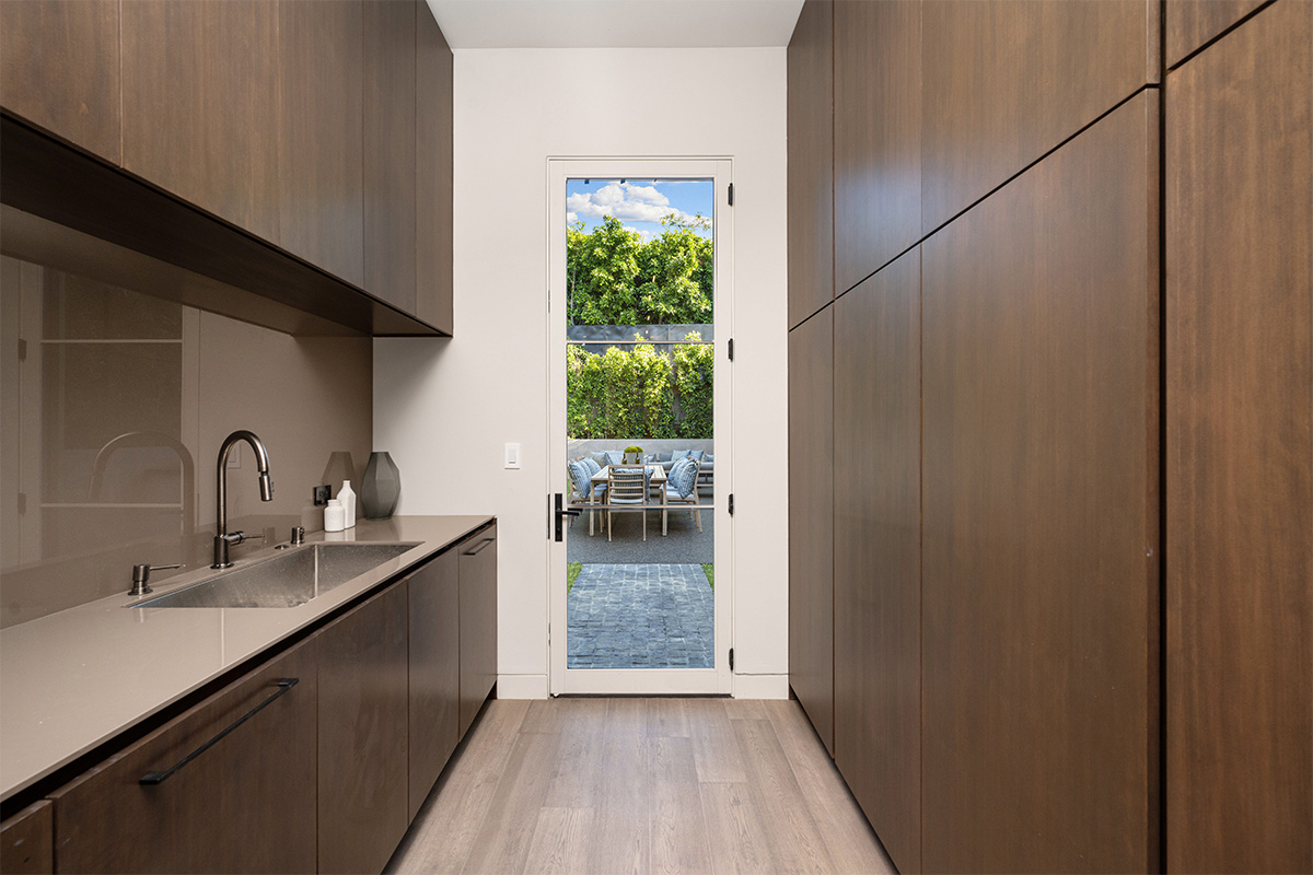 Modern Laundry Space 3
